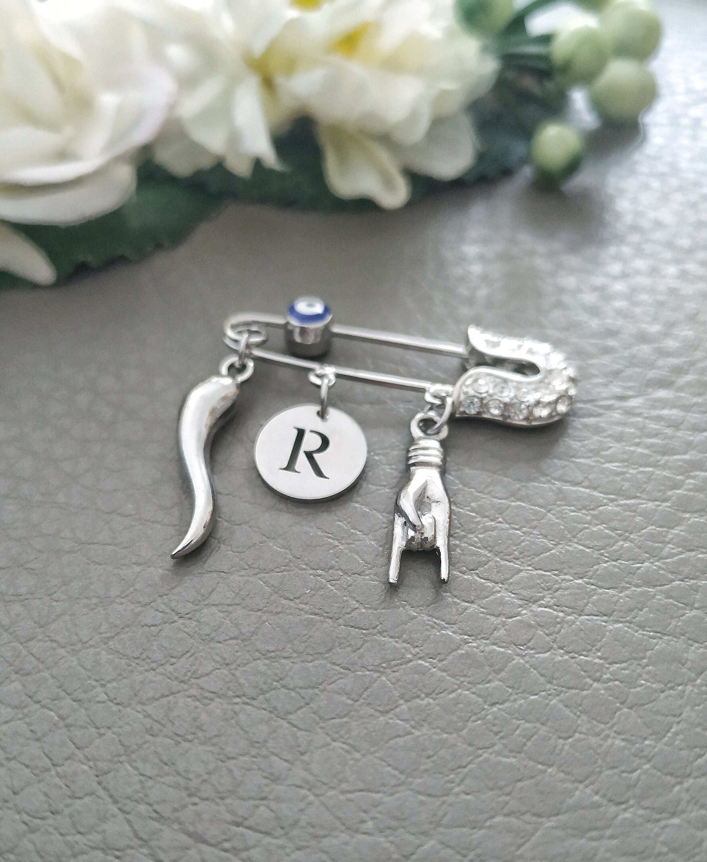 Italian Horn Brooch, Mano Corno Safety Pin, Personalized Cornicello Cornetti Mano Corna Portafortuna
