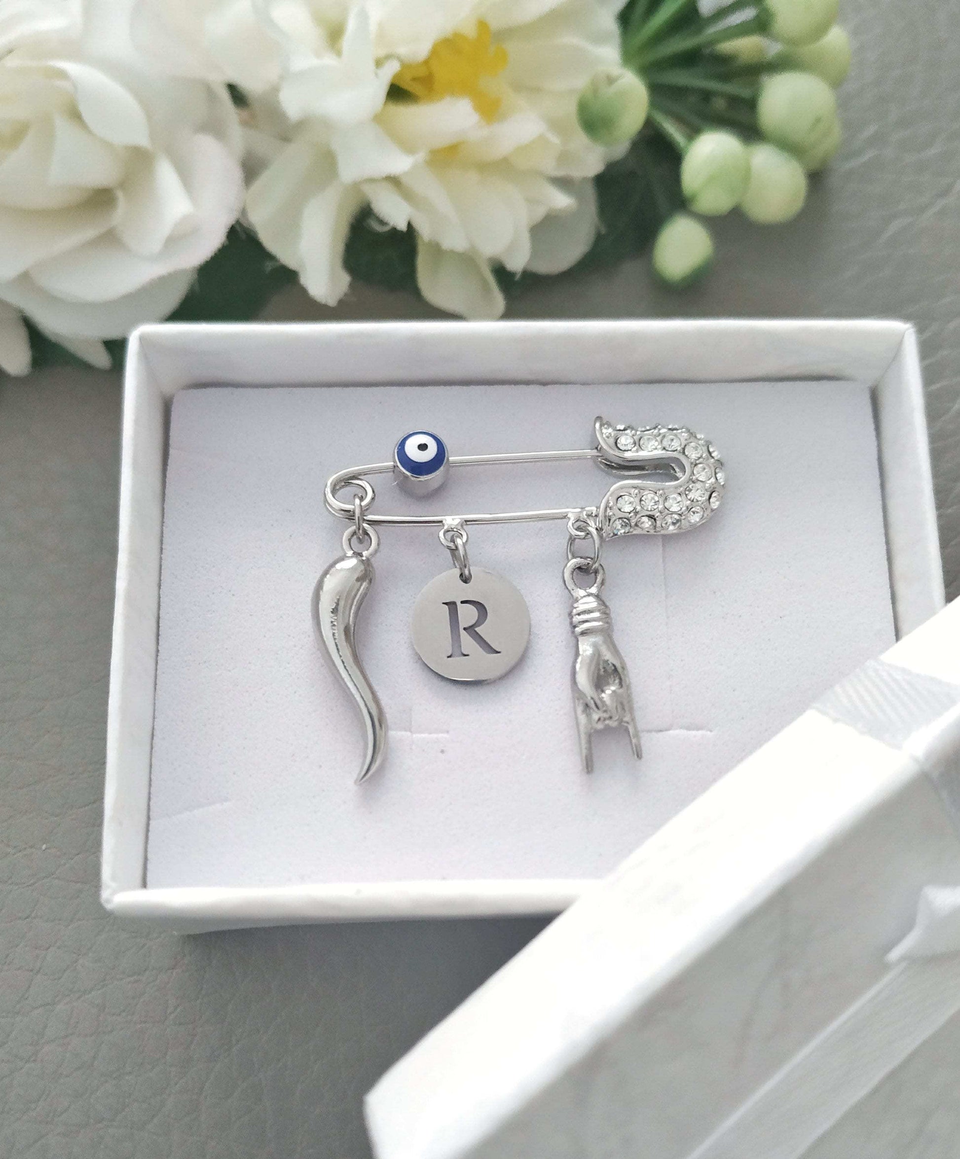 Italian Horn Brooch, Mano Corno Safety Pin, Personalized Cornicello Cornetti Mano Corna Portafortuna
