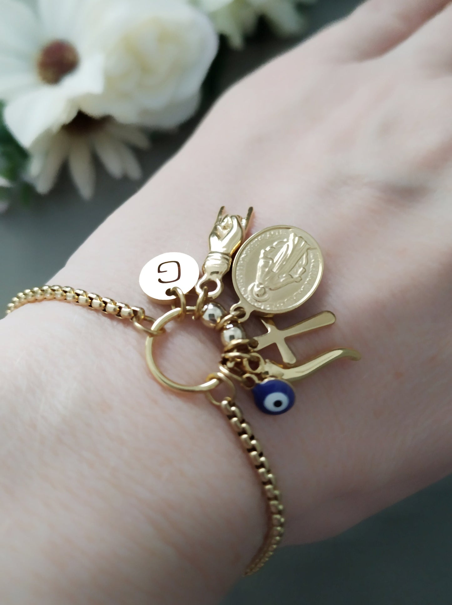 Customized Italy Horn Bracelet with Good Luck Charms for Protection