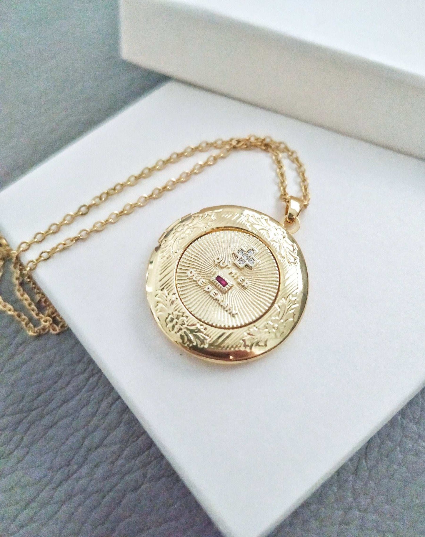 plus qu'hier moins que demain jewelry locket necklace